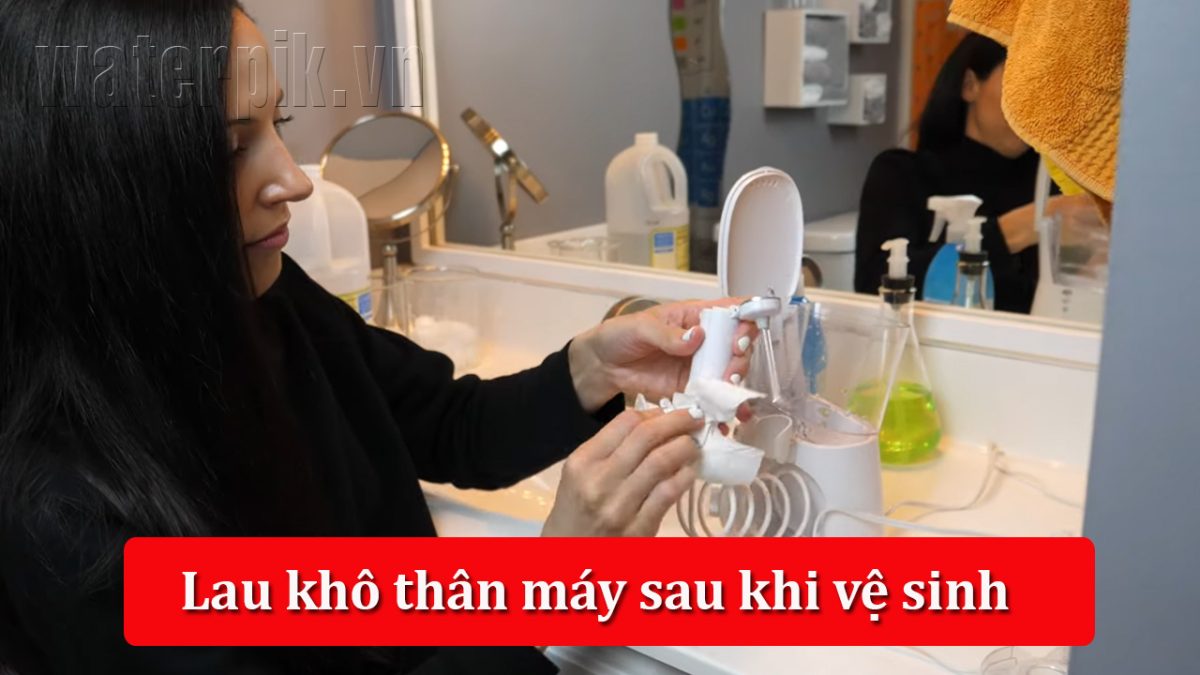 Lau-khô-thân-máy-sau-khi-vệ-sinh-máy-tăm-nước-1200x675.jpg